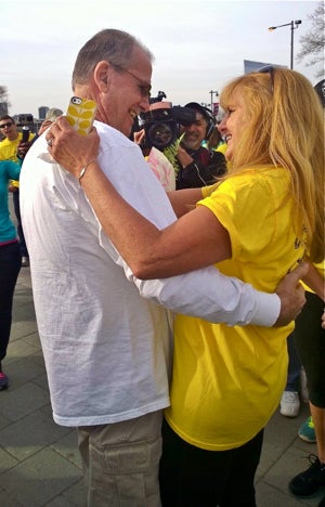 Amy Souders and Tom Burke embrace upon meeting at the Gift of Life Donor Dash in 2015. 