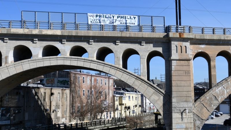 A banner supporting the Eagles hangs from the Manayunk Bridge, on Wednesday. (Bastiaan Slabbers for WHYY)