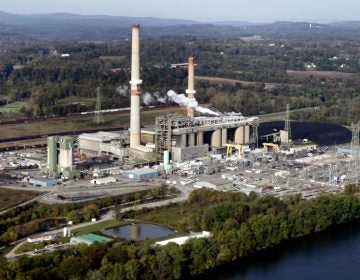 PPL's Brunner Island coal-fired plant, on the west bank of Susquehanna River, plans to stop burning coal by 2029. (Carolyn Kaster/AP Photo)