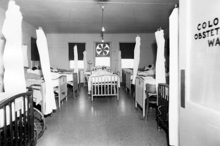 A segregated obstetrics ward at
University Hospital,University of Alabama,
Birmingham. (Courtesy of UAB)