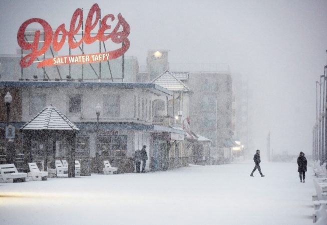 Snow has finally come to the beach late Wednesday afternoon as the nor'easter continues to affect the coastal area in Rehoboth and Dewey Beach.
(Chuck Snyder/for WHYY)