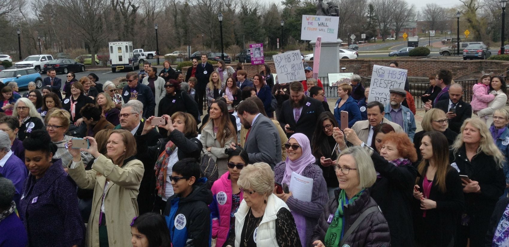 A big crowd shows support for the Equal Rights Amendment outside Legislative Hall in Dover. (Zoe Read/WHYY) 