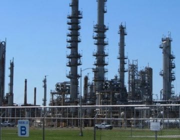 The Delaware City Refinery has agreed to pay a $218,000 penalty for a series of environmental violations. (File/WHYY)