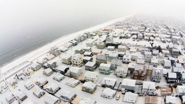 The first snowfall of 2015 in Ocean Beach 2 on January 6. (Photo: JSHN contributor Shane Skwarek‎)