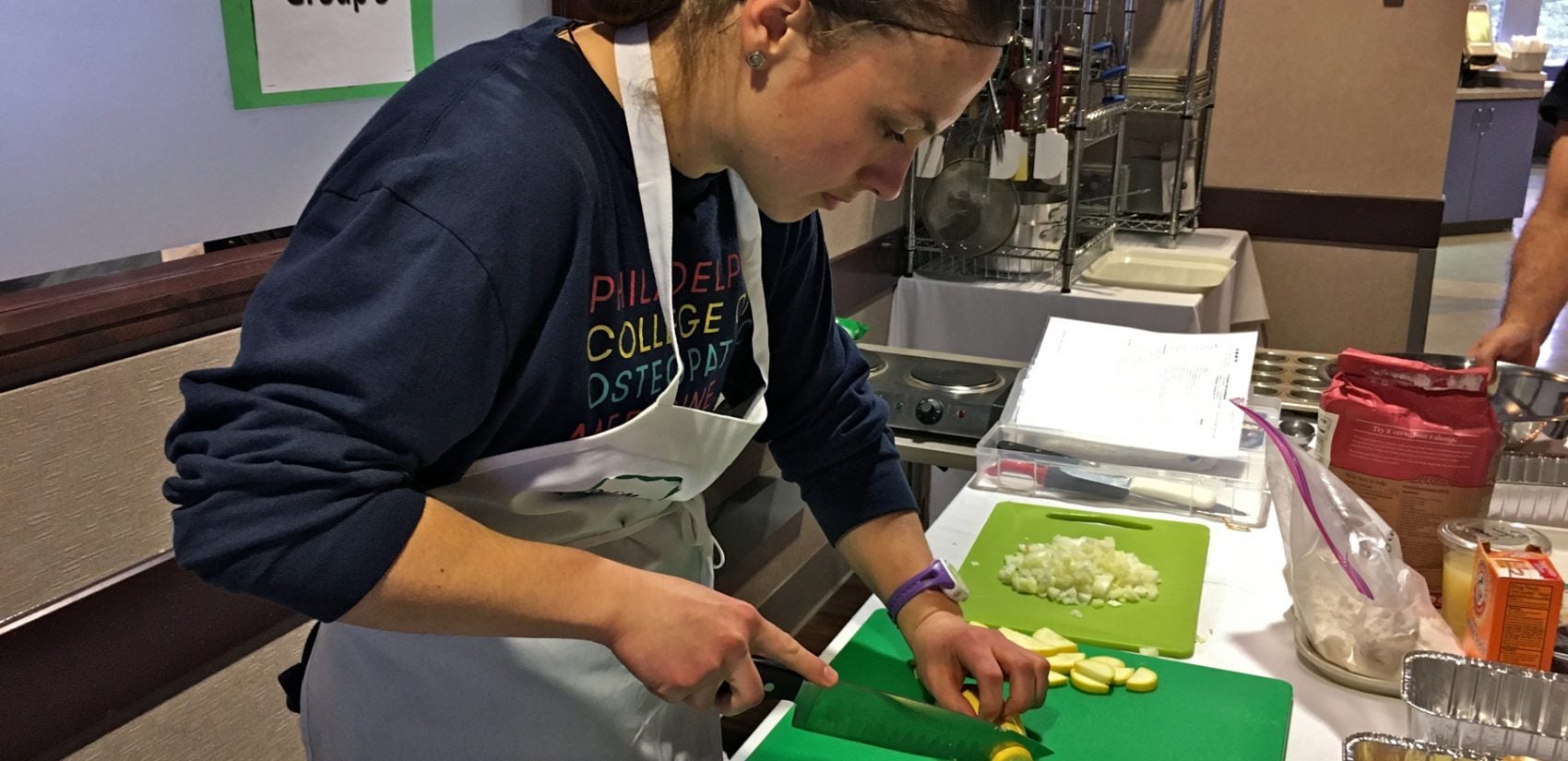 A pilot program at the Philadelphia College of Osteopathic Medicine gives students lessons on nutrition.