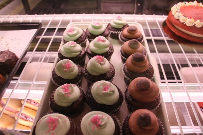 Cupcakes at the Flying Monkey Bakery at Reading Terminal Market. (Emma Lee/WHYY)