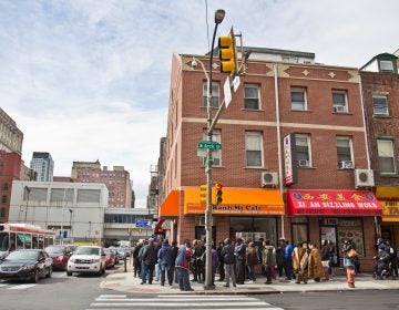 On the last day of the PPA's amnesty program to pay outstanding tickets without a fine, people line up around the block to pay up. (Kimberly Paynter/WHYY)