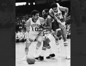Boston Celtics Nate Archibald, center, tries to slip around a pick set up by Sixers Julius Erving, right, while guarding Maurice Cheeks (10) in NBA playoff action, Sunday, April 26, 1981, Philadelphia, Pa. (AP Photo/Rusty Kennedy)
