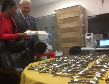 Mayor Mike Purzycki toured a free eye care event in Wilmington. 
(Zoe Read/WHYY)