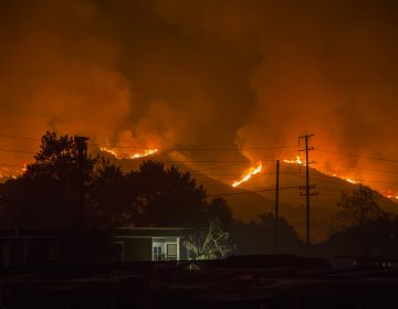 The Thomas Fire advanced toward Santa Barbara County on Dec. 10, 2017 in Carpinteria, Calif. (David McNew/Getty Images)