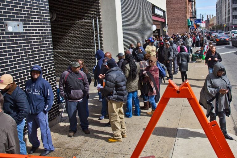 People line up around the block to pay their tickets on the final day of amnesty offered by the Philadelphia Parking Authority. Those still in line at the close of business were offered rainchecks (Kimberly Paynter/WHYY)