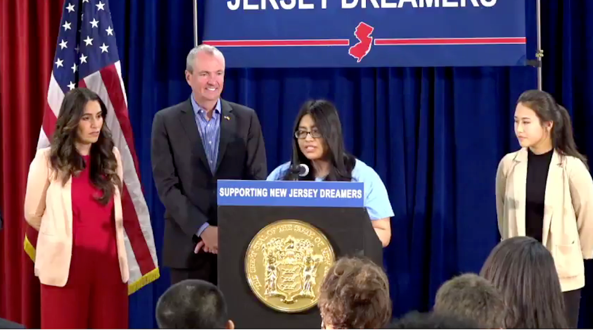 New Jersey opens state college financial aid to unauthorized immigrants