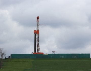 A shale gas drilling rig in Washington, Pa. (Michael Rubinkam/AP Photo)