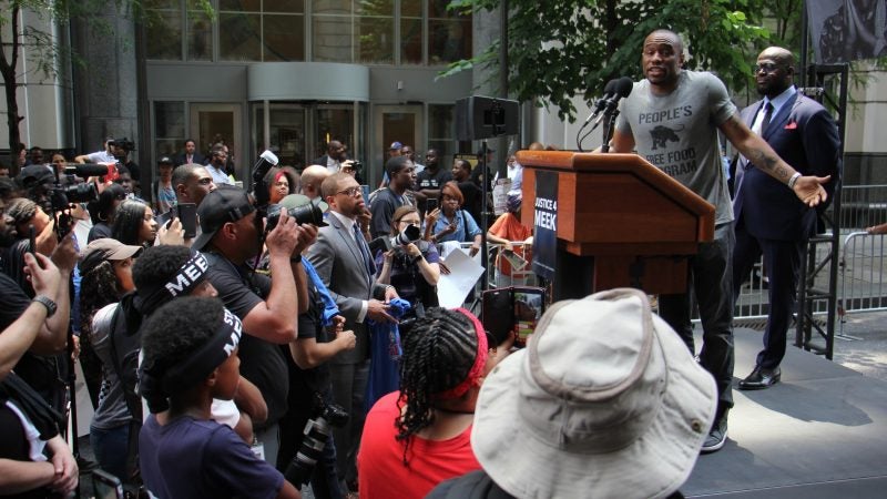 Activist Marc Lamont Hill speaks at a rally for Meek Mill outside the Criminal Justice Center. (Emma Lee/WHYY)