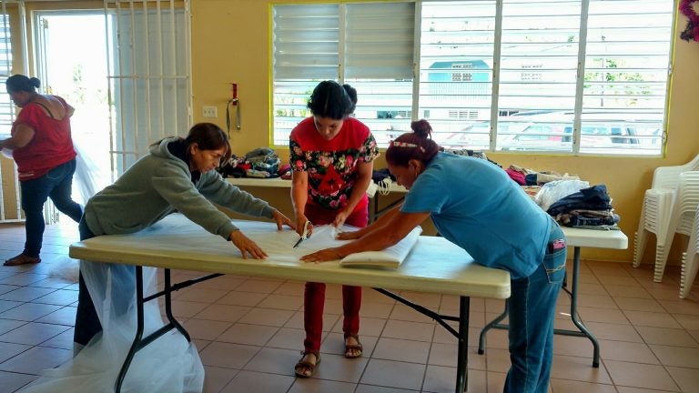 Rosita Canboh and community members in Barrio Las Vegas, Cayey, make mosquito nets for their neighborhood. Photo by Fernando Silva 