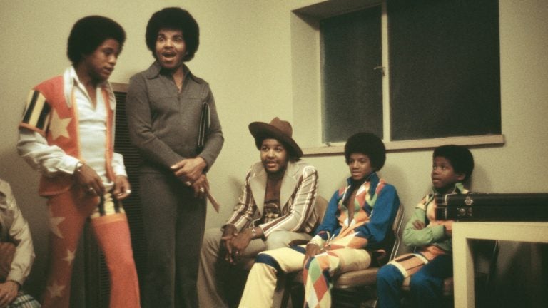 Marlon Jackson (from left), father Joe Jackson, an unidentified friend, Michael Jackson and Randy Jackson backstage at the Inglewood Forum on Aug. 26, 1973. (Michael Ochs Archives/Getty Images)