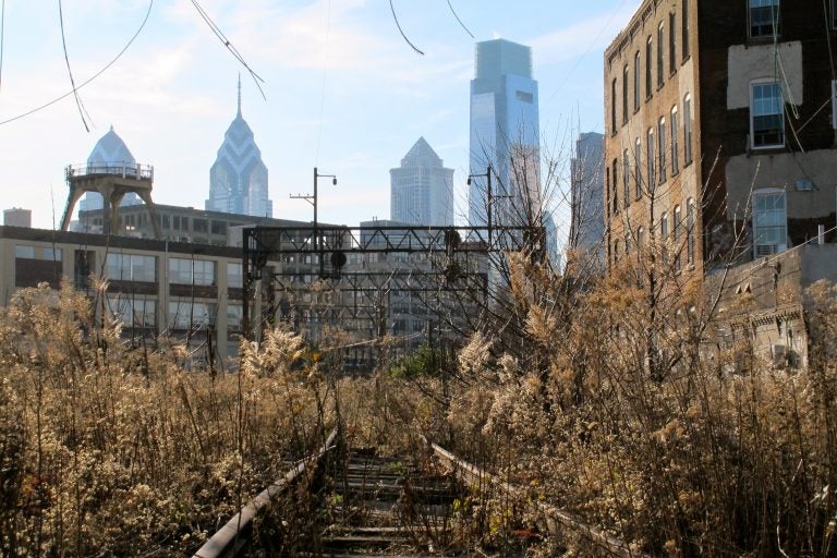 A 2011 view of the elevated Reading Viaduct in the Callowhill neighborhood. A now-refurbished area will open as the Rail Park this month. (PlanPhilly) 