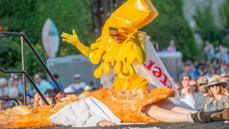 The character Butter, played by Virgil Gadson, mourns the death of his friend Bread played Kristen Bailey. (Jonathan Wilson for WHYY)