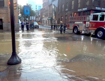 Flooding at 10th and Walnut streets after a water main break has flooded several Center City streets. (Trenae Nuri/WHYY)