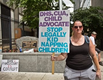 Miltreda Kress organized a protest outside Family Court. (Kimberly Paynter/WHYY)