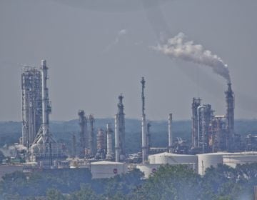 A Philadelphia refinery (Kimberly Paynter/WHYY)