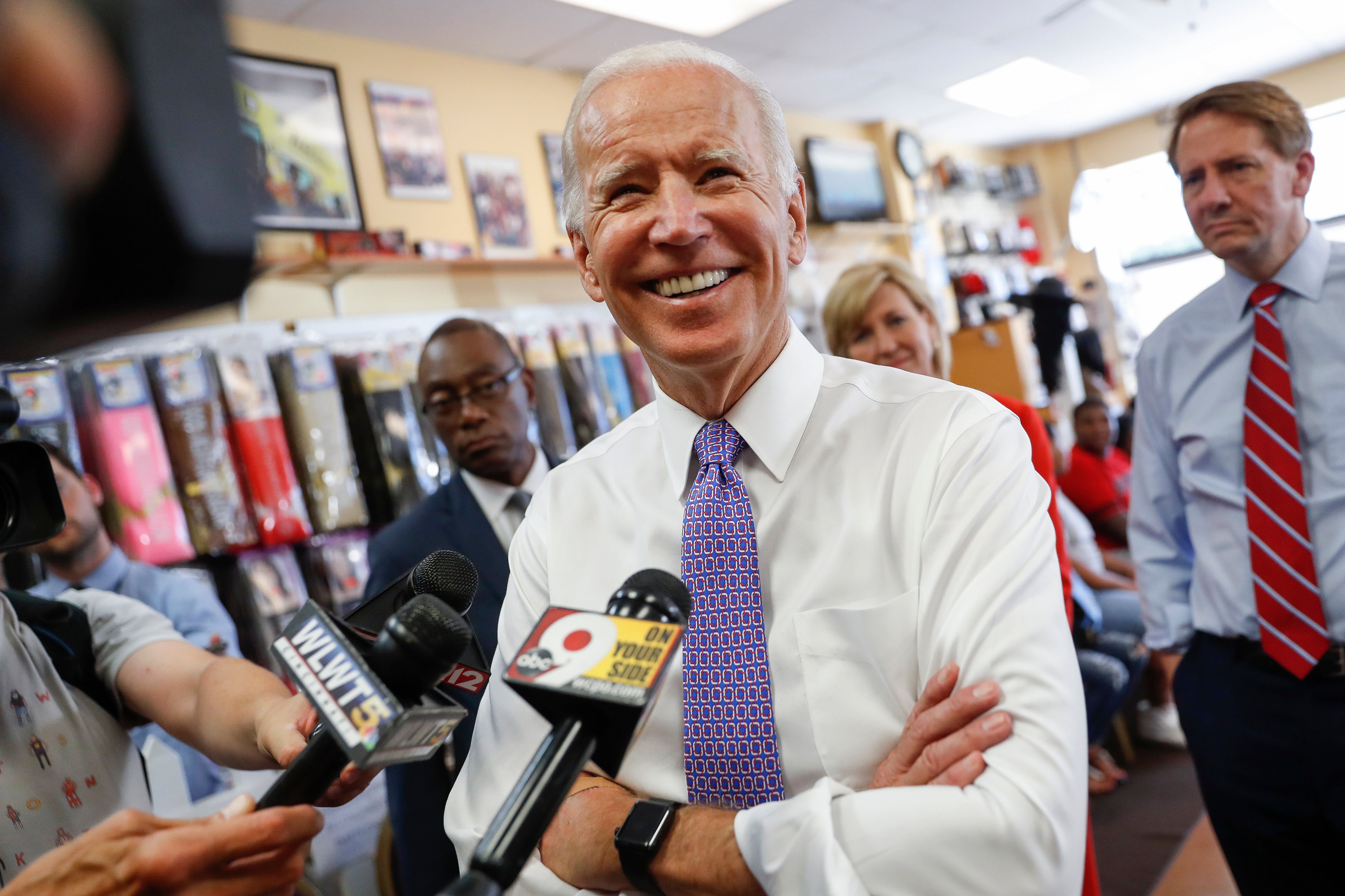 Advisers say Joe Biden to decide on a 2020 run by January - WHYY