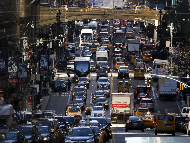 The average American commute increased to 26.9 minutes in 2017 from 26.6 minutes the year before, according to new data from the U.S. Census Bureau's American Community Survey. (Drew Angerer/Getty Images)