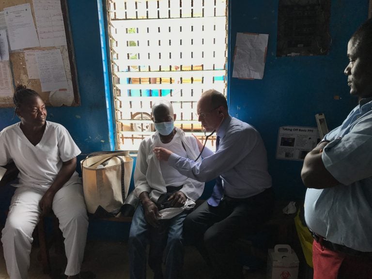 Dr. Paul Farmer examines a tuberculosis patient in Monrovia, Liberia. (Katherine Kralievits / PIH)