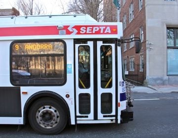 A SEPTA bus travels west on Walnut Street. Route 9 is the worst SEPTA bus route for time performance. (Emma Lee/WHYY)