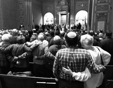 An interfaith vigil held at  Temple Rodeph Shalom in Philadelphia on Sunday, Oct 28, 2018. (Peter Tobia/for WHYY)
