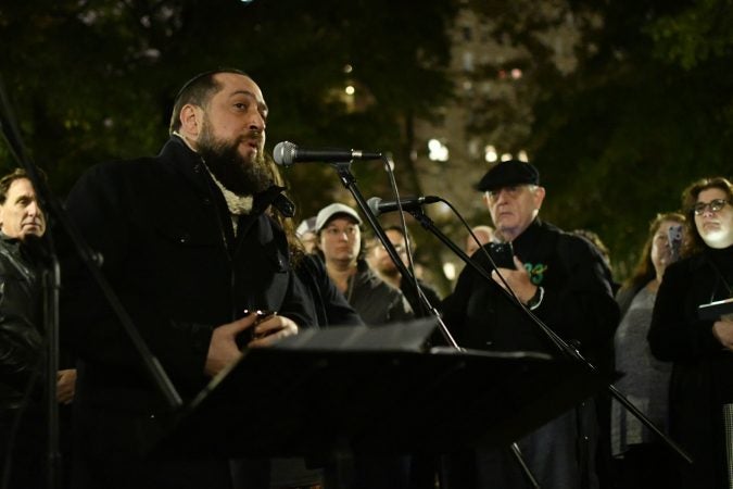 Hundreds of Philadelphians stand in solidarity with the Pittsburgh Jewish community during a vigil at Rittenhouse Square, on Saturday. (Bastiaan Slabbers for WHYY)