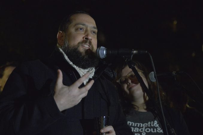 Hundreds of Philadelphians stand in solidarity with the Pittsburgh Jewish community during a vigil at Rittenhouse Square, on Saturday. (Bastiaan Slabbers for WHYY)