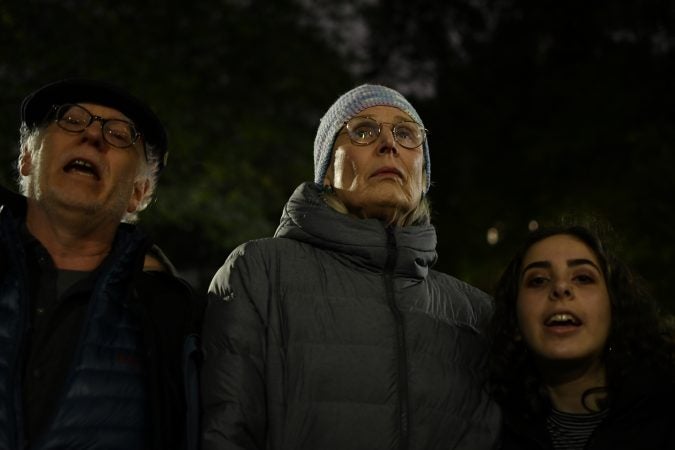 Hundreds of Philadelphians stand in solidarity with the Pittsburgh Jewish community during a vigil at Rittenhouse Square, on Saturday. (Bastiaan Slabbers for WHYY)