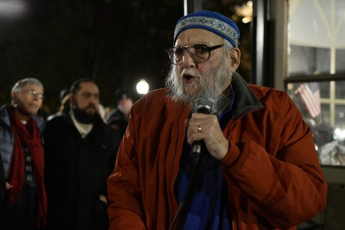 Hundreds of Philadelphians stand in solidarity with the Pittsburgh Jewish community during a vigil at Rittenhouse Square, on Saturday. (Bastiaan Slabbers for WHYY)