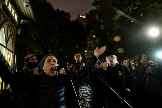 Hundreds of Philadelphians stand in solidarity with the Pittsburgh Jewish community during a vigil at Rittenhouse Square, on Saturday. (Bastiaan Slabbers for WHYY)