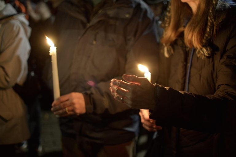 Hundreds of Philadelphians stand in solidarity with the Pittsburgh Jewish community during a vigil at Rittenhouse Square, on Saturday. (Bastiaan Slabbers for WHYY)
