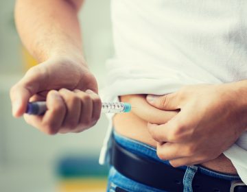 A man injects insulin as part of his treatment for diabetes. (Bigstock)