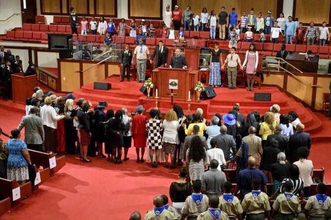 Rev. Dr. Alyn E. Waller leads a prayer for Mothers in Charge at a service at Enon Tabernacle Baptist Church. (Bastiaan Slabbers for Keystone Crossroads)