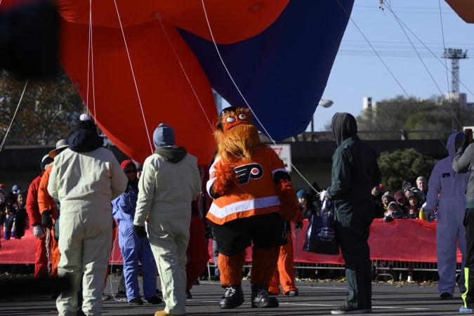 Gritty helps balloon handlers during the 99th annual Thanksgiving Day Parade in Center City Philadelphia. (Bastiaan Slabbers for WHYY)