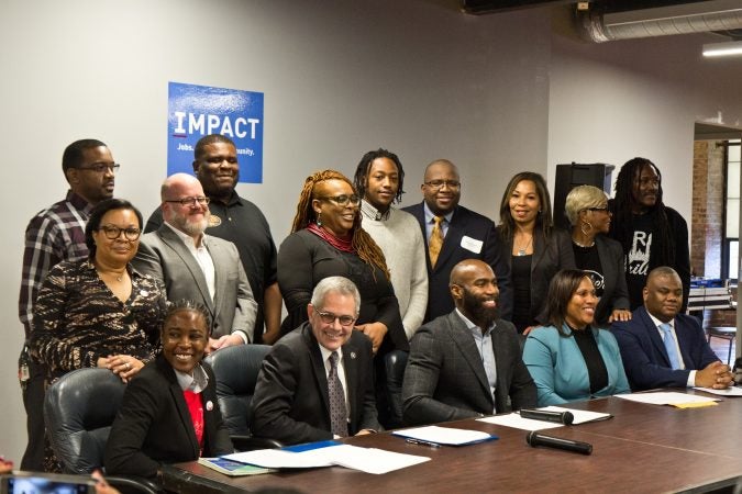 Eagles safety Malcolm Jenkins talks about Philadelphia’s cash-bail system with community organizers. (Kimberly Paynter/WHYY)