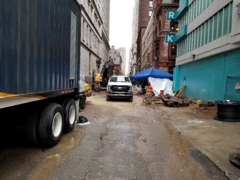 Water main reconstruction continues on Sansom Street. (Tom MacDonald/ WHYY)