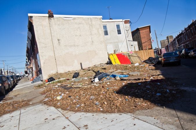 Piles of trash in Kensington. (Kimberly Paynter/WHYY)