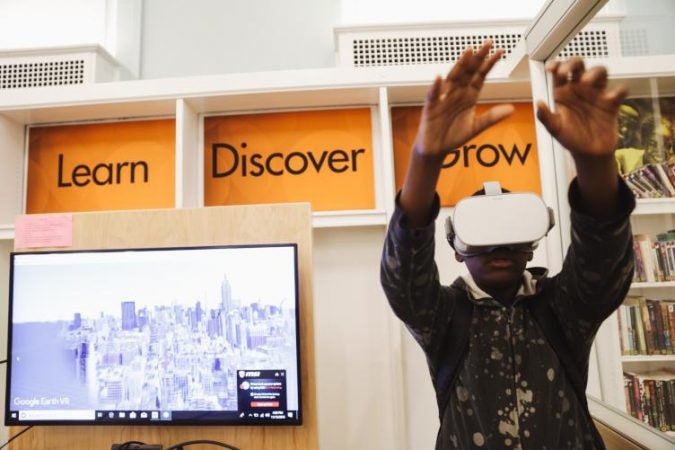 Exploring virtual reality at Logan Library (Neal Santos for PlanPhilly)