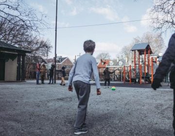 Families at Weccacoe Playground. (Neal Santos for PlanPhilly)