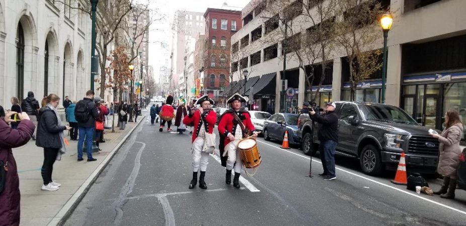 Colonial fife and drum lead parade to Wawa opening near Independence Hall. (Tom MacDonald/WHYY)