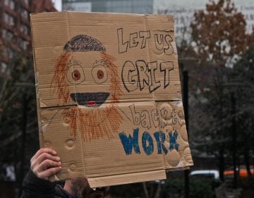 Federal government employees rally to call for an end to the shutdown on Independence Mall Tuesday. (Kimberly Paynter/WHYY)