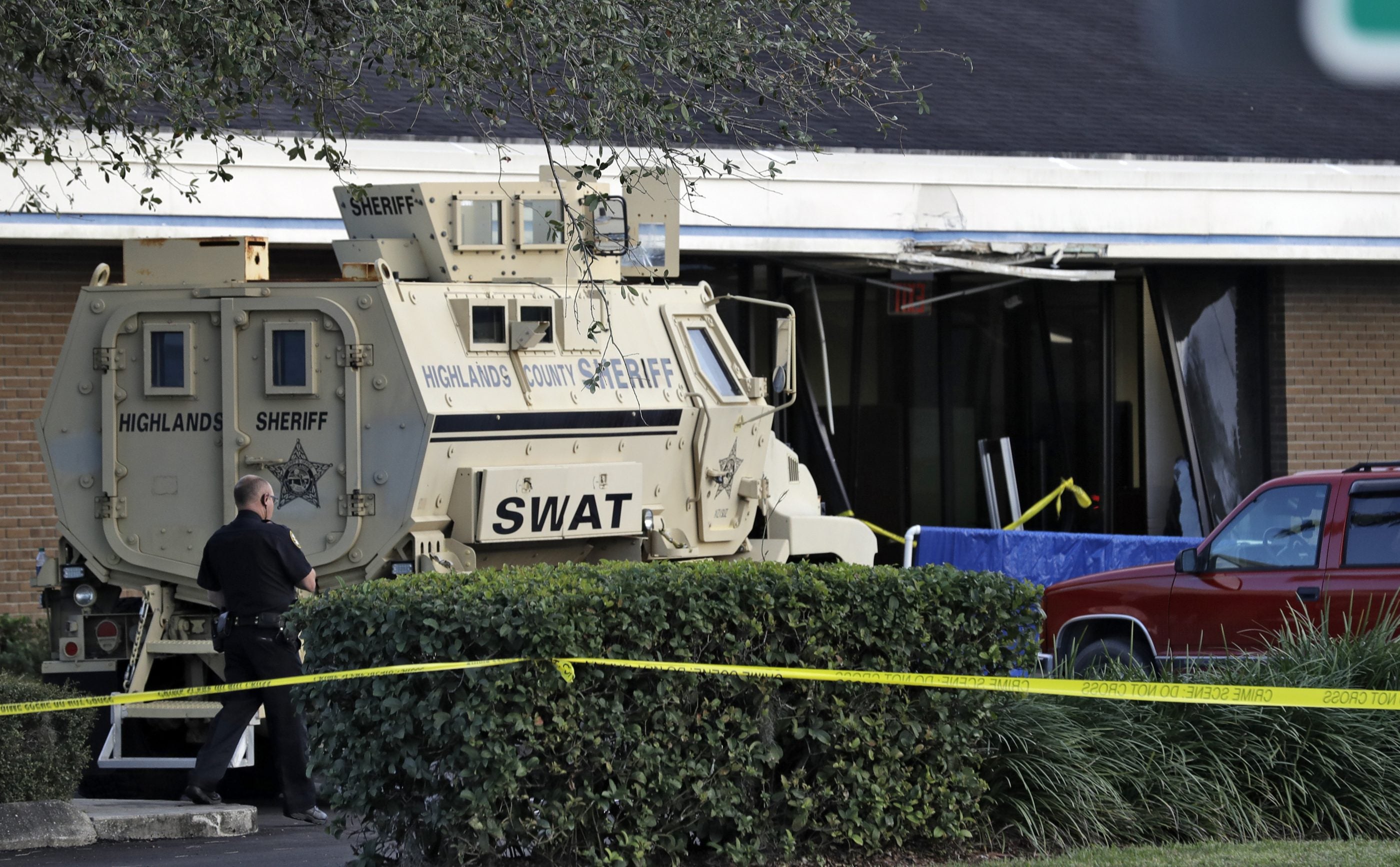 Police: 5 Fatally Shot Inside Florida Bank, Suspect Arrested - WHYY