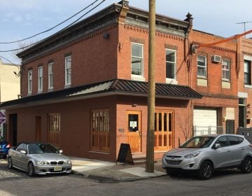 Rowhouse Grocery in Point Breeze (Alfred Lubrano/Philadelphia Inquirer) 