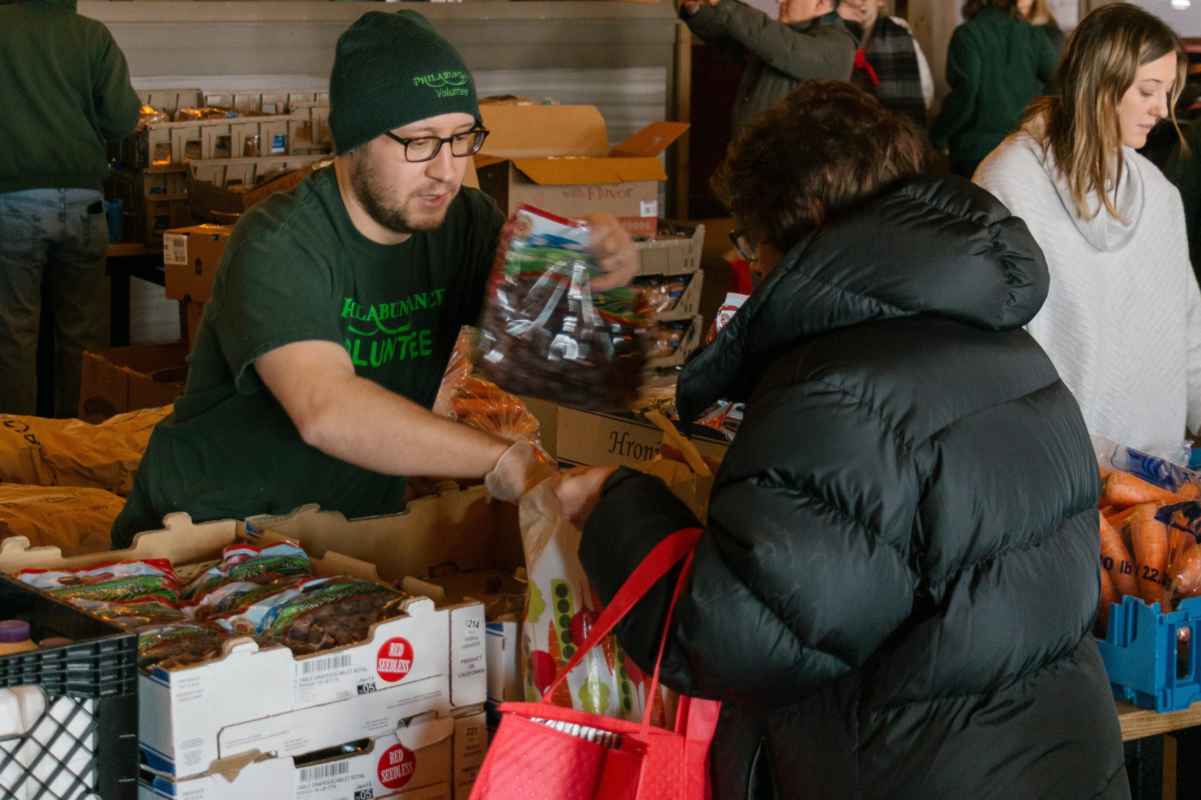 Federal Workers Stock Up At Philly Food Pantry Await Paychecks Whyy