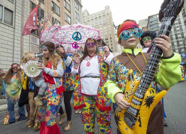 Jon Schrek plays his inflatable guitar with fellow member of Pop Adair who paid tribute to the 50th anniversary of Woodstock. (Jonathan Wilson for WHYY)